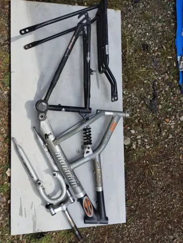 Vendo quadro de bicicleta Mormaii com garfo e bagageiro