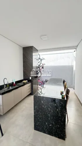 Casa à venda no bairro Olinda, Uberaba: 3 dormitórios, suíte, garagem
