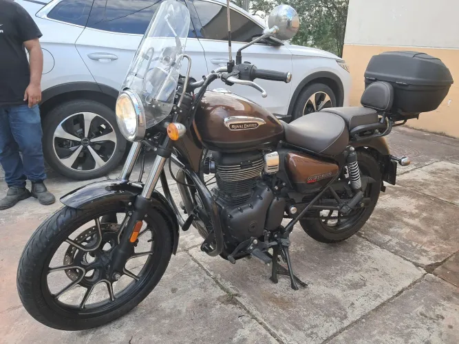 Vendo meteor 350, modelo supernova, modelo 2024, único dono, doc. Ok, nada pra fazer.
