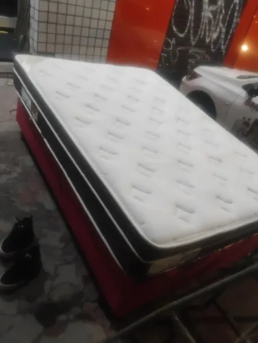 Vendo cama box casal tamanho padrão 188/138