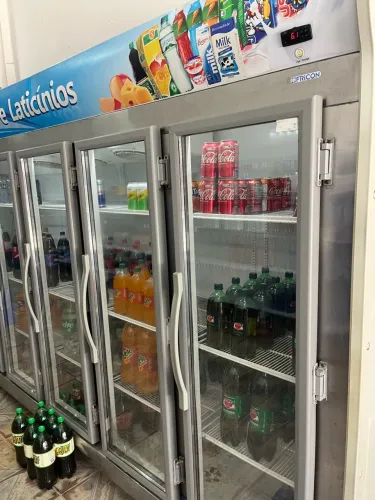 Expositor de bebidas, auto serviço