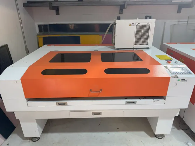 Máquina Laser CO2. 1300x1000 100W