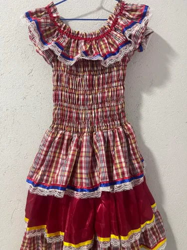 Vende- se vestido de quadrilha