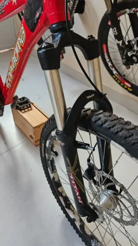 Vendo suspensão RST Titan Air 130mm
