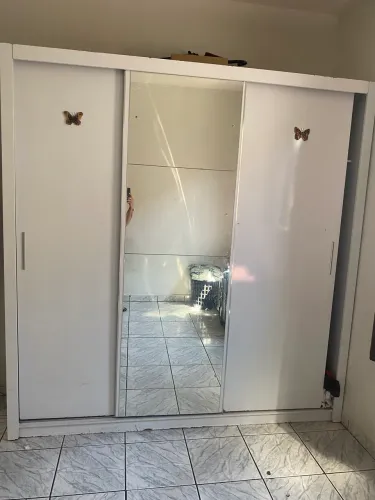 Guarda roupa a venda.
