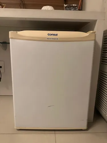Frigobar Cônsul 80L compacto 