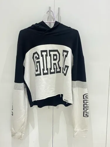 casaco cropped moletom preto e branco com capuz