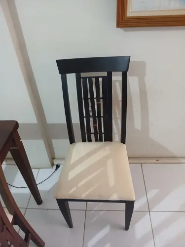 Mesa com seis cadeiras de vidro temperado