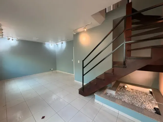 Casa em Condomínio na Vila Madalena com 2 dormitórios+ escritório