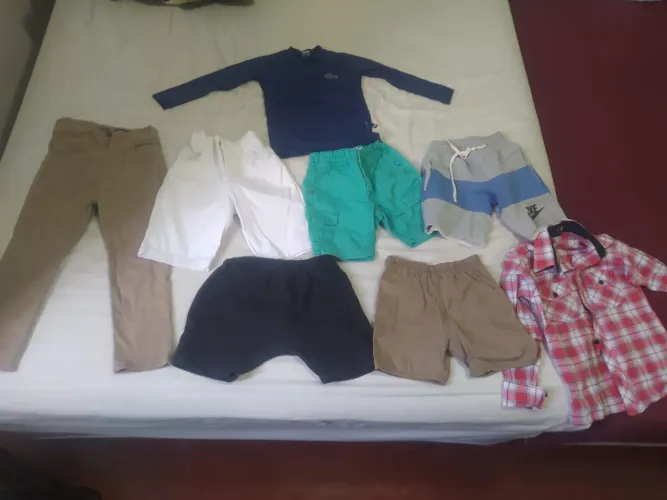 Lote de roupas infantis de 5 anos super conservadas((aceito cartão de crédito)))