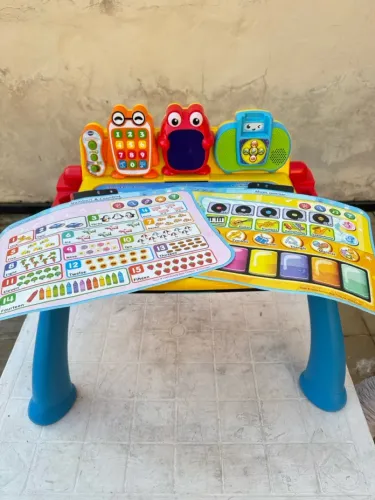 Mesa Educativa Infantil Interativa - Aprende Inglês Brincando - 6 Atividades