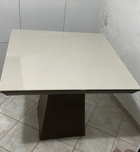 Vendo só a mesa , tampa de vidro branco