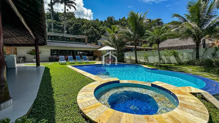 Casa pé na areia mobiliada com 6 dormitórios sendo 2 suítes na Domingas Dias em Ubatuba