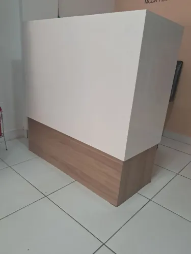 Balcão de loja branco
