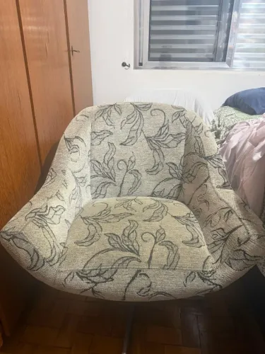 2 Poltronas giratórias com base de alumínio