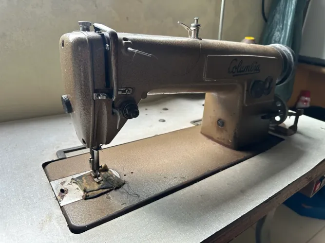 Máquina de costura Columbia Reta Industrial
