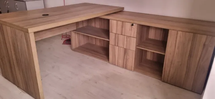 Mesa de escritório grande
