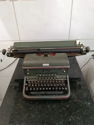 Máquina de datilografia antiga