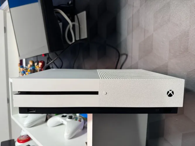 Vendo Xbox One S