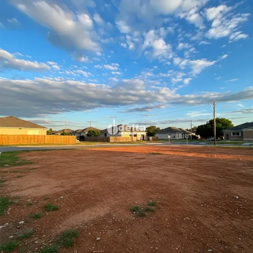 Terreno disponível para venda 360,00 m² no bairro Daniel Fonseca em Uberlândia-MG