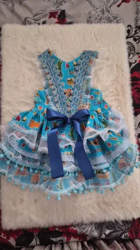 Lote com 70 peças de roupas e fantasias pets