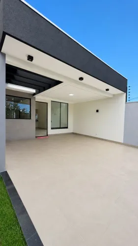 Casa à Venda com 3 quartos, 3 banheiros, 2 vagas e 170m² por R$ 720.000
