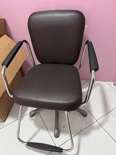 2 Cadeiras para Salão de Beleza ou Barbearia em Bom Estado