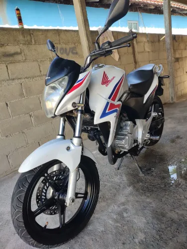 Cb 300 vendo ou troco em carro