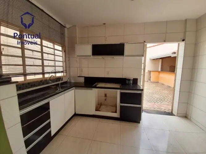 Casa com 3 4 sendo 2 suites para locação, Cidade Jardim, UBERLANDIA - MG