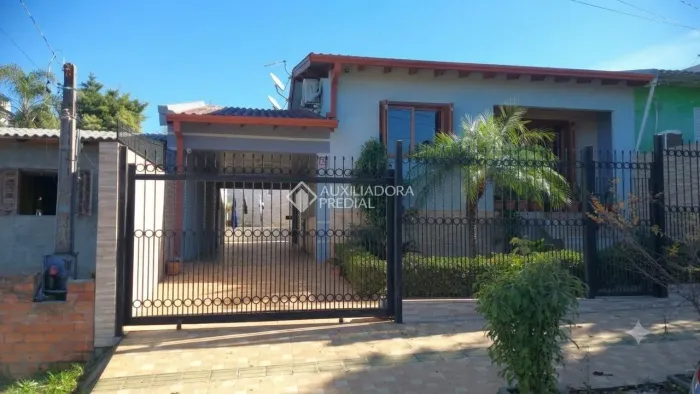 Casa à venda em Auxiliadora quatro minutos do centro , Gravataí