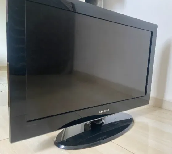 TV Samsung 32 polegadas LCD Full HD  (não é smart TV)