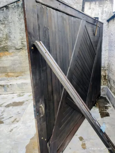 AGORA MAIS BARATO - PORTÃO DE IMBUIA 3,12 X 2,06 BITOLA 10CM PARA RETIRAR NO LOCAL