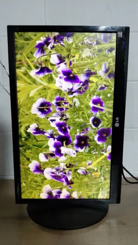 Monitor LG 22 Polegadas" Full HD com HDMI | Imagem Nítida e Base Regulável.