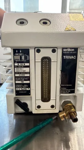 Bomba de vácuo Leybold Trivac D16B