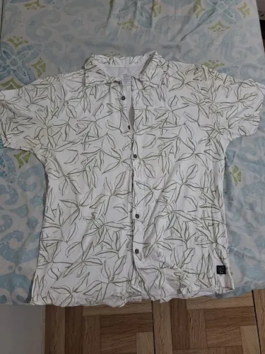 Camisa de botão estampa tropical