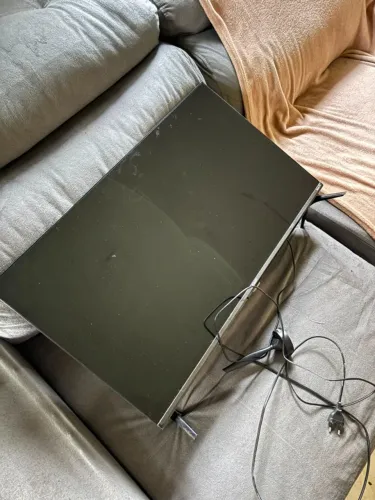 TV SMART 32 polegadas (metade da tela c o led ruim