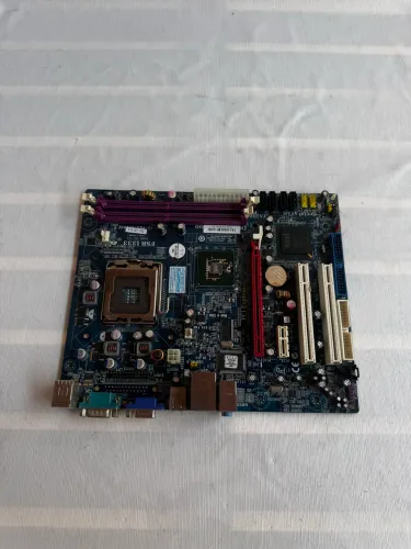 Placa Mãe PCI Express FBS 1333 G31T (Sucata)