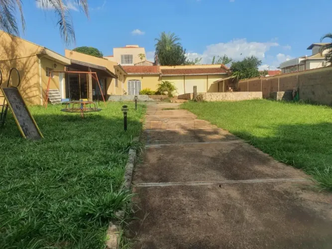 Casa térrea de 180m² com 03 quartos à venda - Altino Arantes em Brodowski