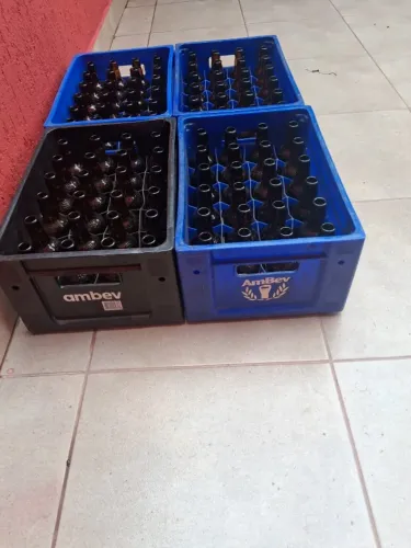 Caixa com vasilhame de cerveja 300ml AmBev R$ 50,00 cada caixa