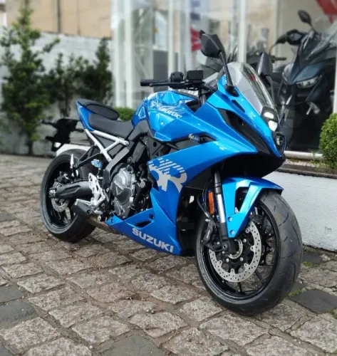 Suzuki GSX8R 800 modelo 26/27