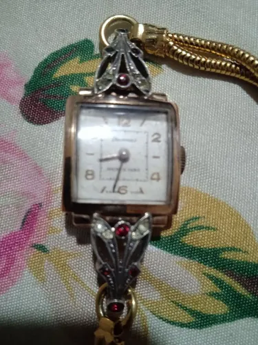 Lindo Relógio Feminino banhado a ouro