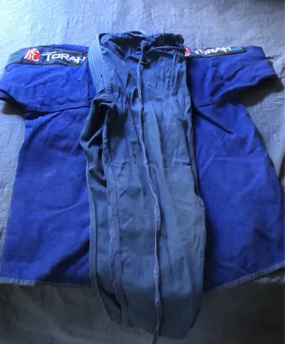 VENDO KIMONO DE JIU-JÍTSU 