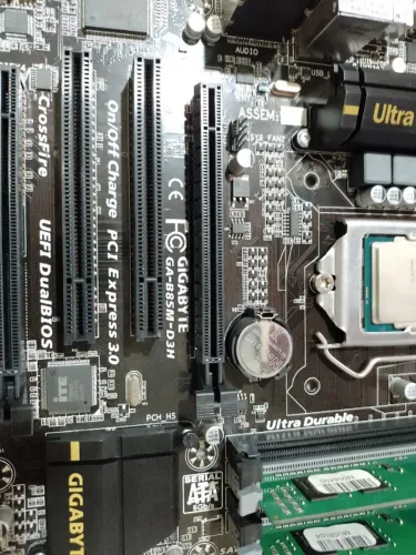 Placa Mãe Gigabyte GA-B85M-D3H USB 3.0 Sata 6Gb/s - 2 pente memoria 2GB- Processador