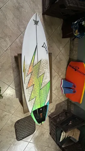Prancha de surf semi-nova