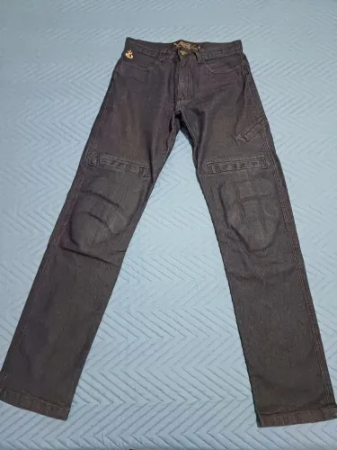 Calça para motociclista