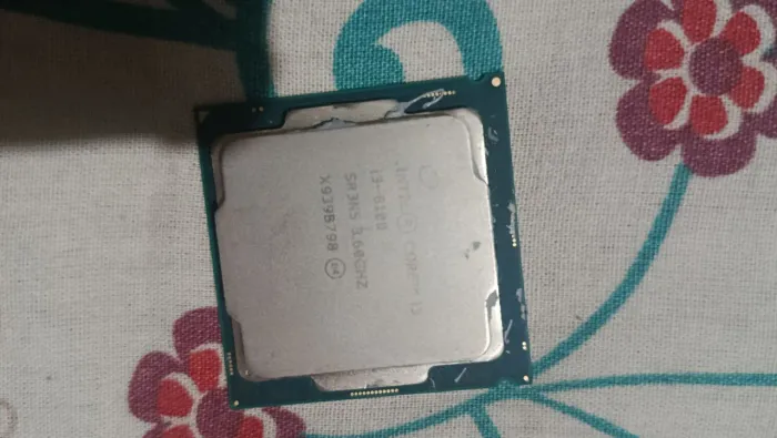 Processador i3-8100.