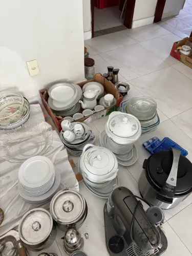 Lote de peças em porcelana e peças inox