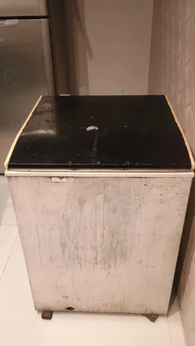 Freezer horizontal pequeno-funcionando perfeitamente, 2 cestos ideal para casa e comércio.