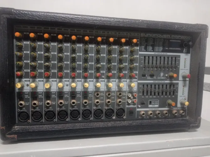 Mesa de som amplificada pmp 2000 (mixer)