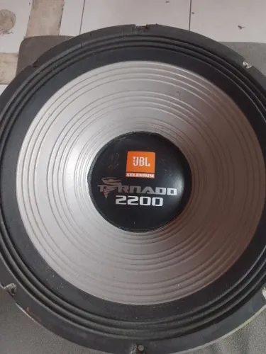 Dezoitão JBL 2200